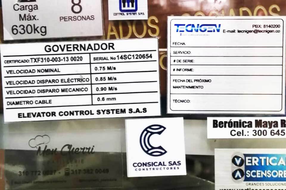 Avisos de acero inoxidable